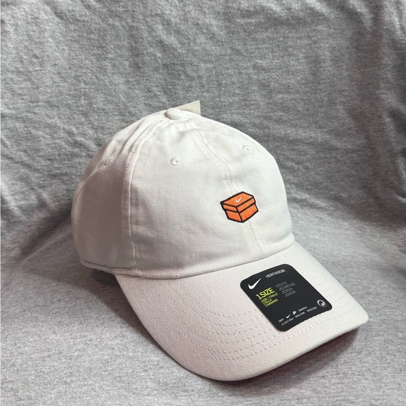 Nike Heritage86 White Cap with Orange Box Logo - Picture 1 of 5
